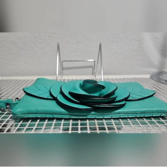 MELLOW WORLD Teal 3D Rose Wristlet, EUC - Picture 6 of 9